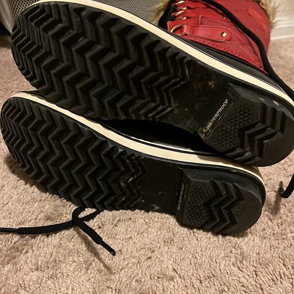 Sorel Womens boots, size 7.5, color red - Picture 2 of 3